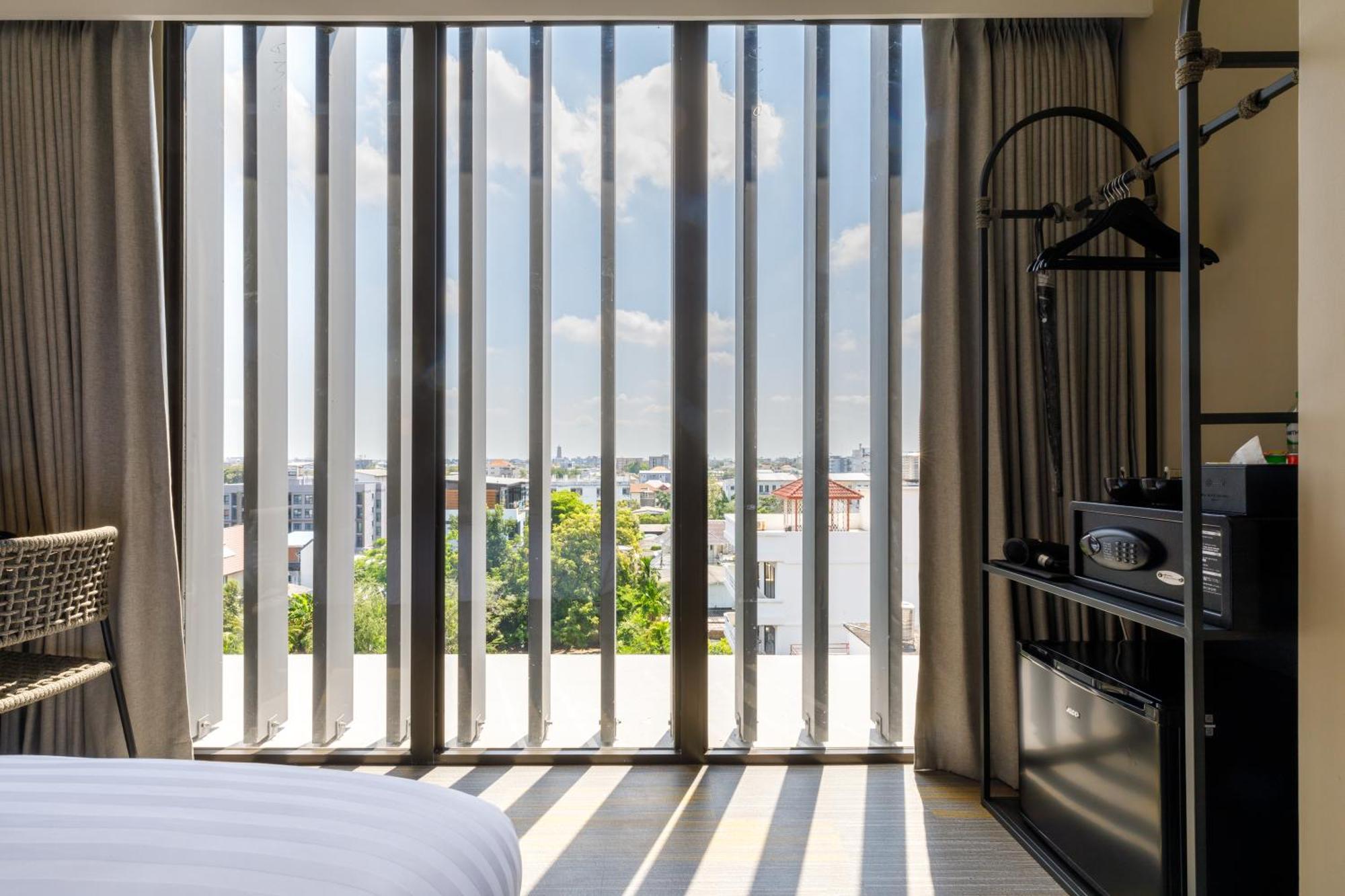 Benjarong Hotel Бангкок Экстерьер фото